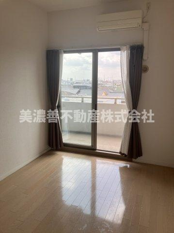 ６５８１１　フレストアルファ六条南の洋室