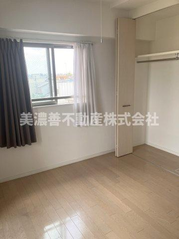 ６５８１１　フレストアルファ六条南の洋室