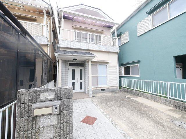 東九条町テラスハウスの外観