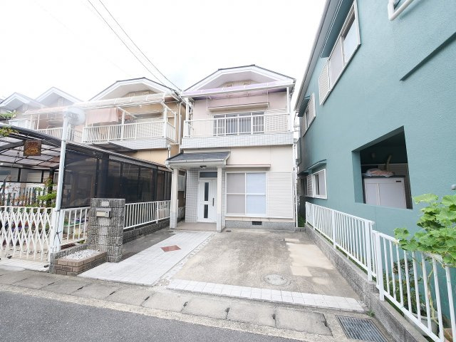 東九条町テラスハウスの外観