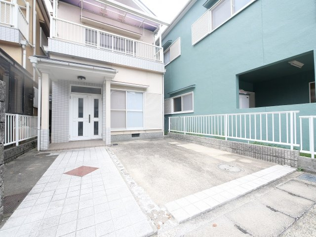 東九条町テラスハウスの外観