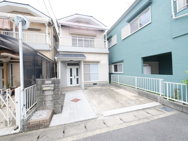 東九条町テラスハウスの外観