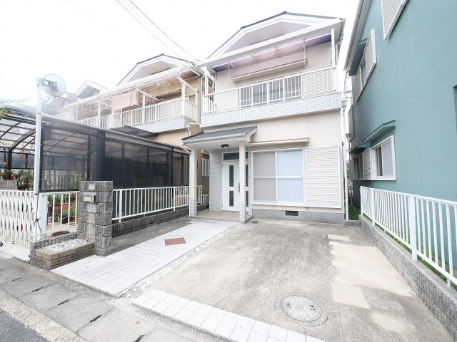東九条町テラスハウスの外観