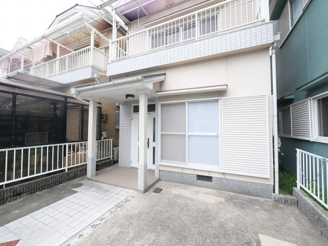 東九条町テラスハウスの外観