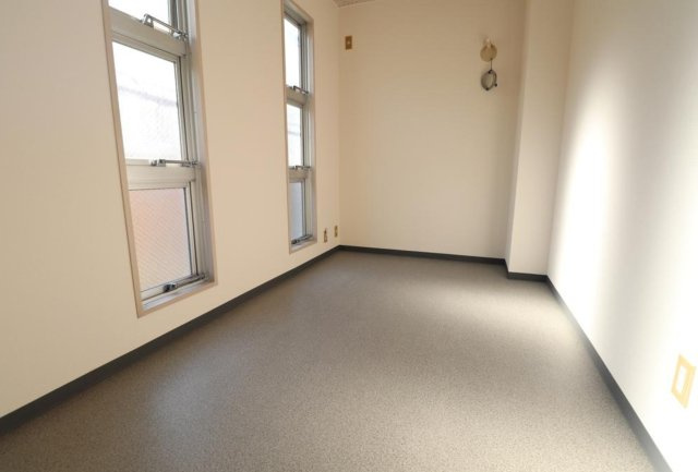 【大阪府】大阪市平野区　1棟店舗付住宅の洋室