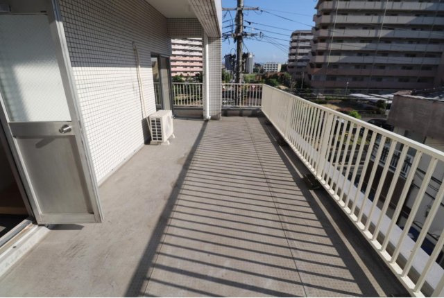 【大阪府】大阪市平野区　1棟店舗付住宅のバルコニー