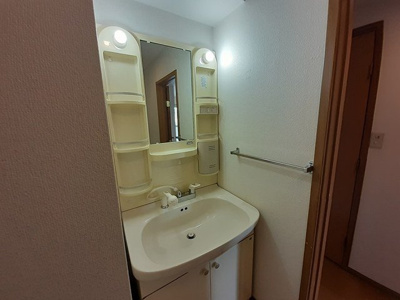 【洗面所】 | エバーグリーン | 明るい洗面所です