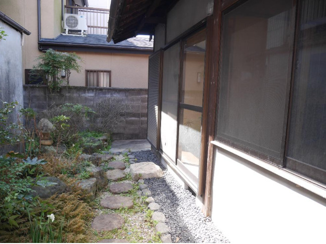 大津市追分町の住宅付店舗戸建の庭