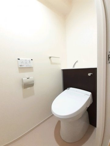 ソワ・リヴィエールのトイレ|落ち着いた色調のトイレです