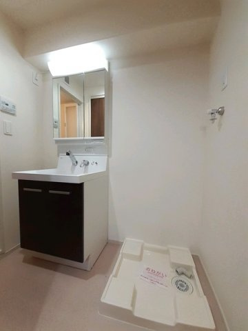 ソワ・リヴィエールの洗面所|明るい洗面所です