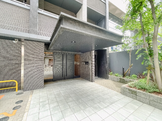 レジディア靭公園のエントランス