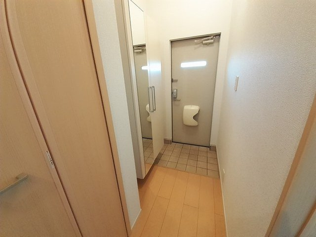 シャルマン・ジョイの玄関