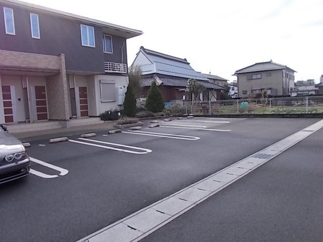 シャルマン・ジョイの駐車場