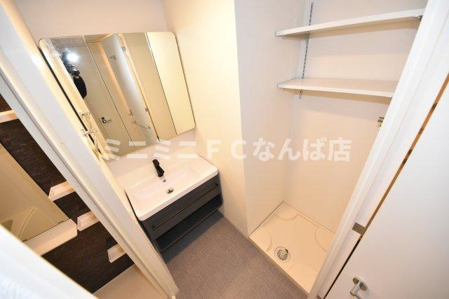 セレニテ難波グランデノールの洗面所