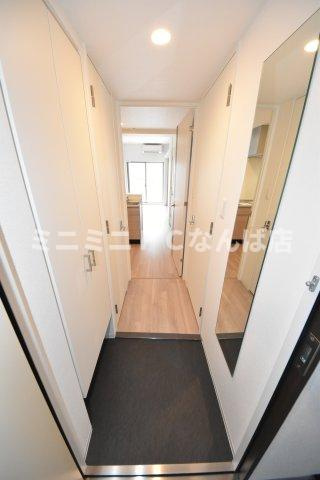 セレニテ難波グランデノールの玄関