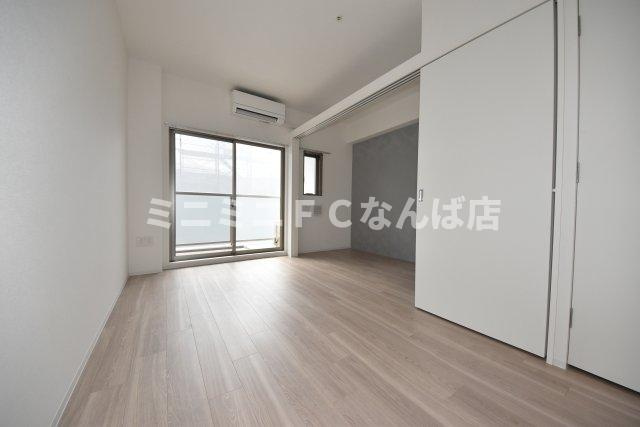 セレニテ難波グランデノールの居間・リビング