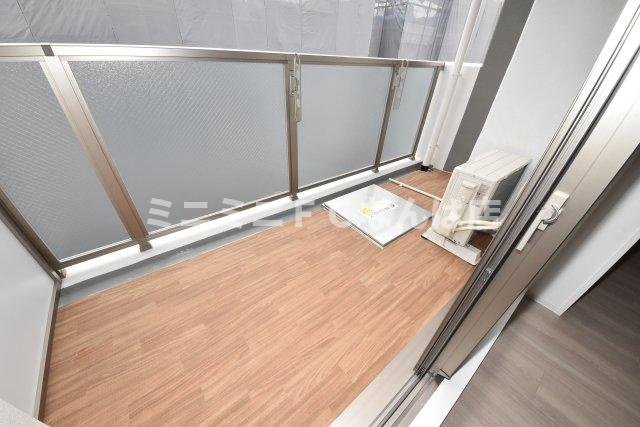 セレニテ難波グランデノールのバルコニー