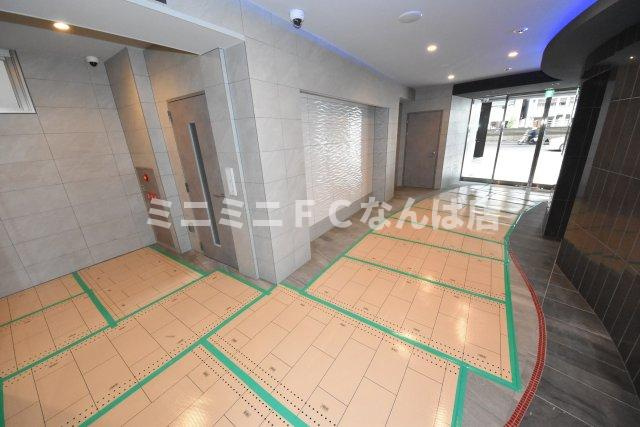 セレニテ難波グランデノールのエントランス