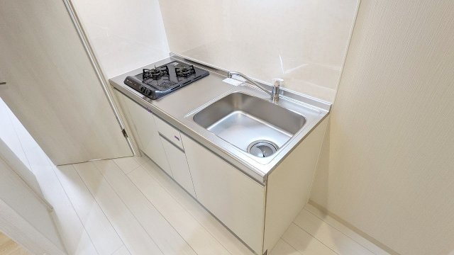 ラ・フォルム宝塚栄町のキッチン|コンパクトなキッチンで掃除もラクラク