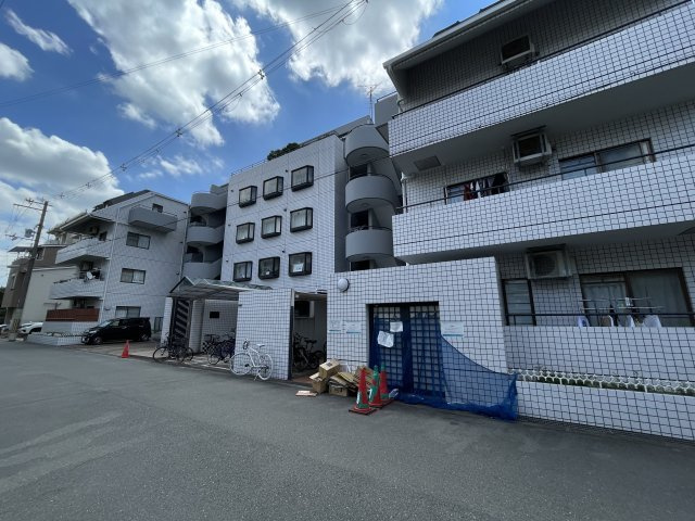 落ち着いた雰囲気の外観です