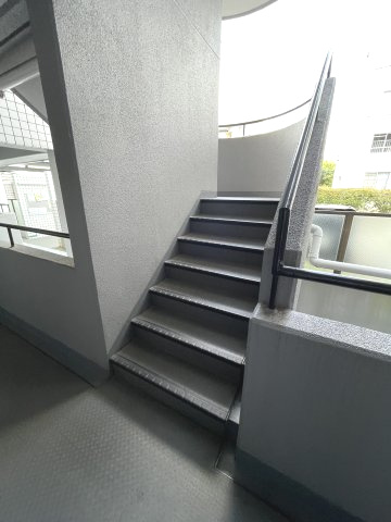 共用部分の階段です
