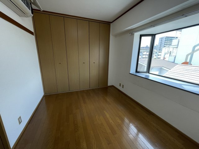 使い勝手のいい洋室です