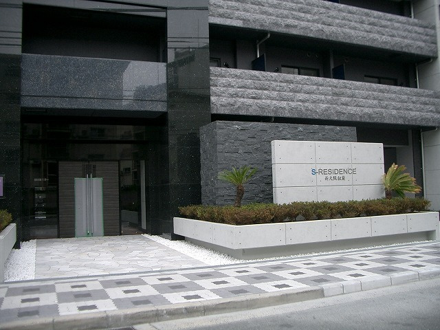 エントランス付近外観です