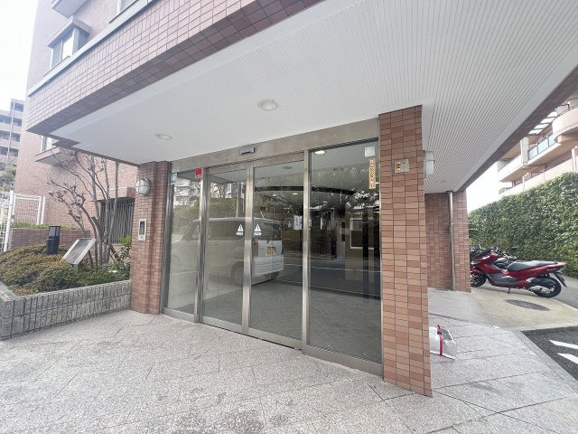 フロウスリーブ西村１号館のエントランス