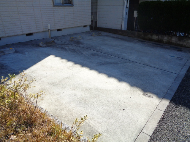 シキメゾン本郷台の駐車場