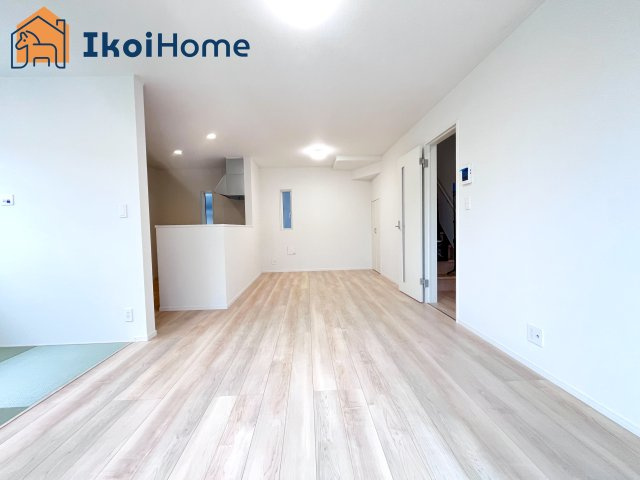 神戸市西区玉津町西河原第4　新築戸建の居間・リビング|【ホームページに現地動画掲載中】●年中無休：当日予約可●リビングは長方形で家具を配置しやすいです！