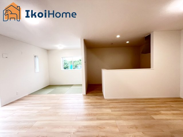 神戸市西区玉津町西河原第4　新築戸建の居間・リビング|【ホームページに現地動画掲載中】●年中無休：当日予約可●広々としたLDKは開放感があります！