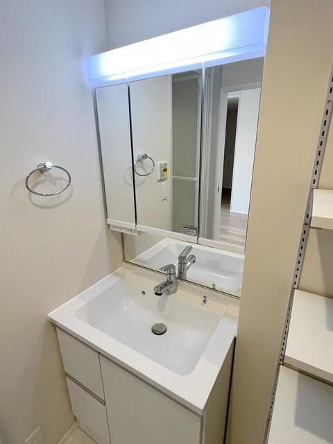 西東京市西原町５丁目の賃貸マンションの洗面所