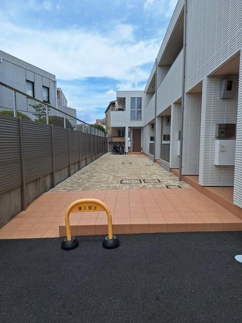西東京市西原町５丁目の賃貸マンションのエントランス
