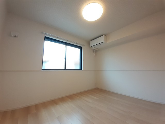 グレースヴィラージュ弐番館の洋室