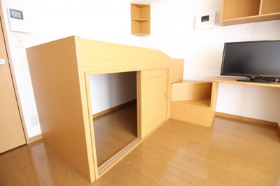 【内装】 | レオパレスステラ | ベッドの下に大容量の収納あり！