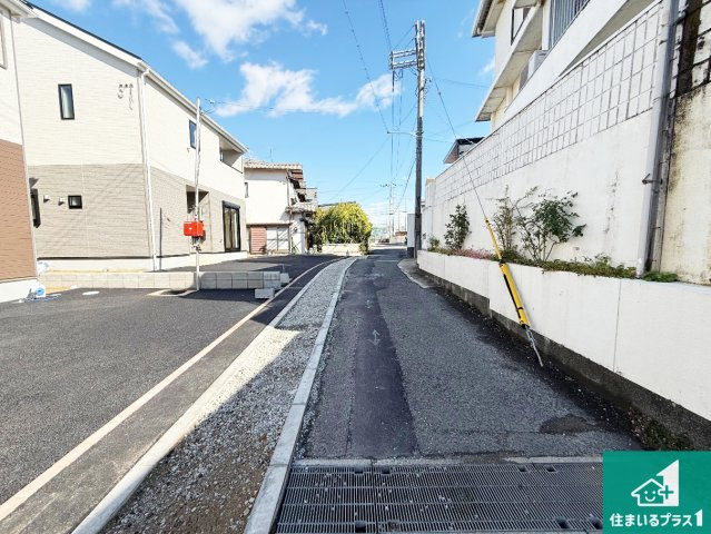 岸和田市池尻町　第3期　新築一戸建ての前面道路含む現地写真|周辺は落ち着いた街並みの住宅地！子育てがしやすい住環境です！まだ未完成ですが、現地でしかわからない事もございます。是非一度ご覧ください。