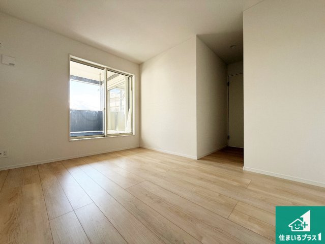 岸和田市池尻町　第3期　新築一戸建ての洋室|シンプルな洋室は、自分好みのインテリアが楽しめます♪ご家族とインテリアや家具を選びに行くのは新築購入時の醍醐味の一つです。ぜひお楽しみください♪