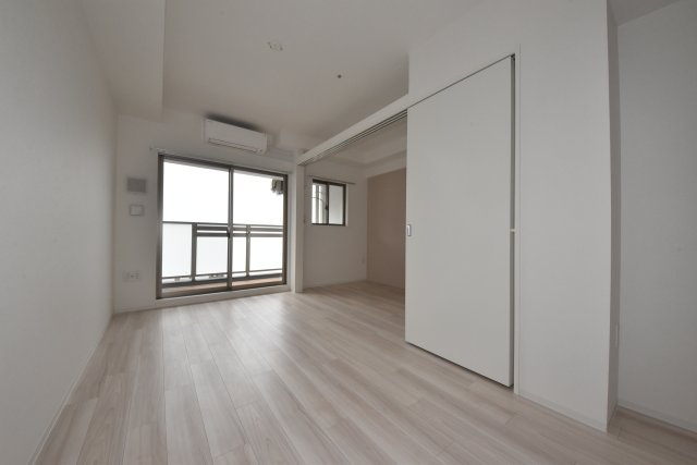 セレニテ難波グランデシュッドの居間・リビング