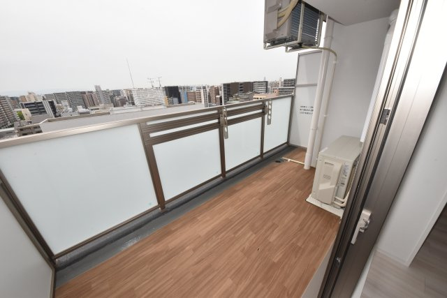 セレニテ難波グランデシュッドのバルコニー