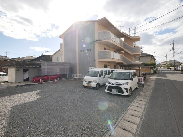 アクセスワケⅡの駐車場