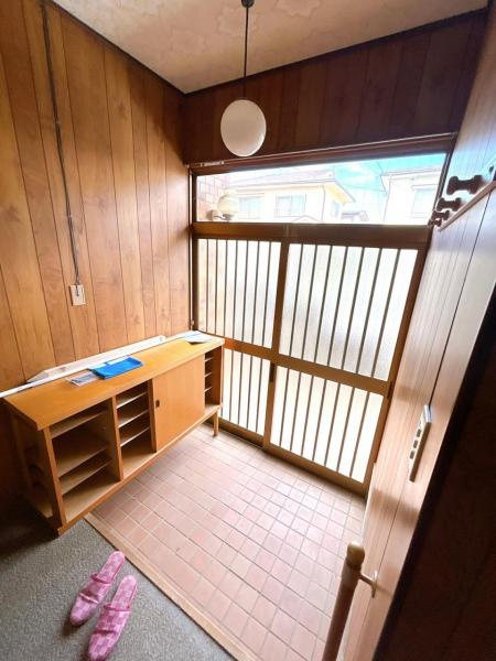 八戸市柏崎４丁目の洋室|【リフォーム前】2階7帖洋室へリフォームする部屋です。フローリング張り、壁天井クロス仕上げ、照明新品交換、クローゼット新設等を行います。