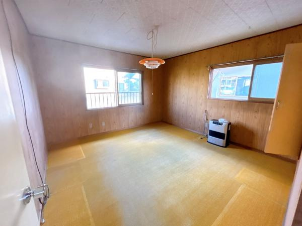 八戸市柏崎４丁目の洋室|【リフォーム前】2階5帖洋室へリフォームする部屋です。フローリング張り、壁天井クロス仕上げ、照明新品交換、クローゼット新設等を行います。