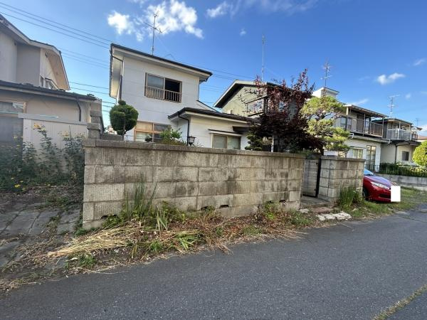八戸市柏崎４丁目の駐車場|【リフォーム前】外構工事をして普通車2台と軽1台駐車できるようにリフォームします。