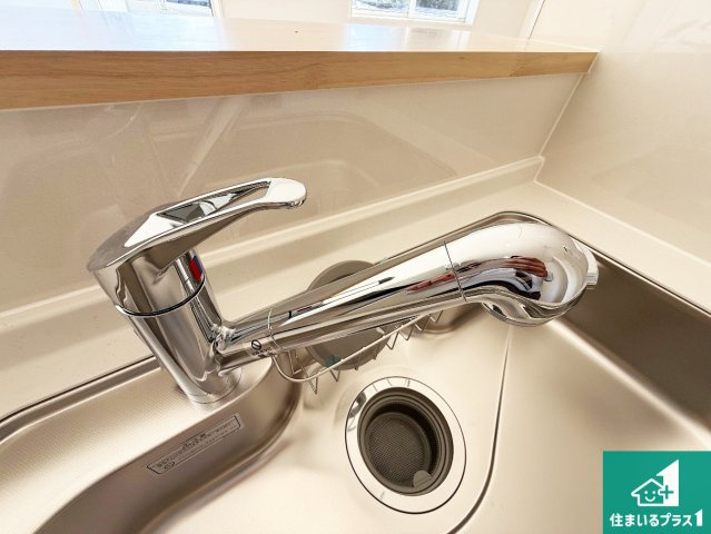 岸和田市池尻町　第3期　新築一戸建ての設備|浄水器を内蔵！炊飯時、お茶を作る時に安心してお水を使えます！お湯と冷水、浄水と原水、シャワーの切替えもワンタッチです！