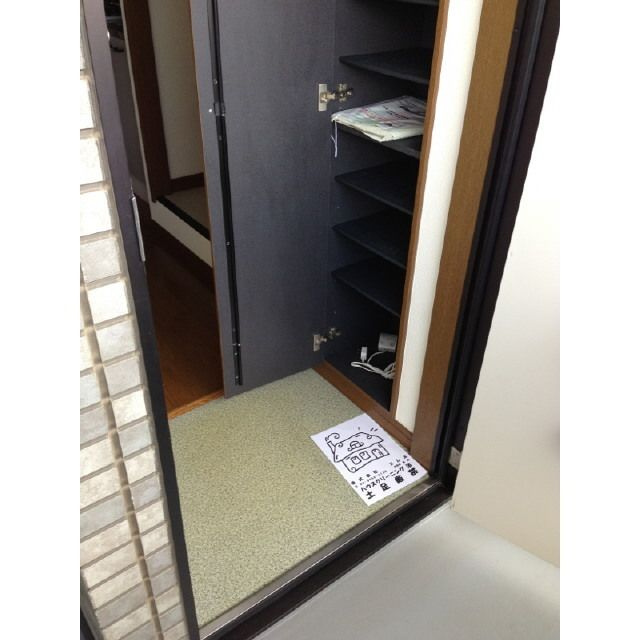 アンプルールフェールウィンドの玄関