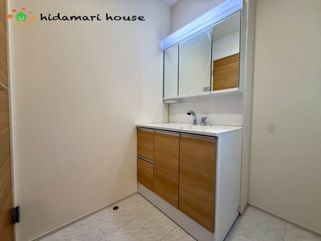 上尾市泉台2丁目2期　新築戸建　ブルーミングガーデン01の独立洗面台