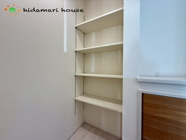 上尾市泉台2丁目2期　新築戸建　ブルーミングガーデン01の収納|1階　パントリー