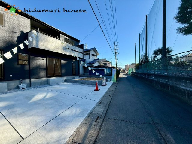 上尾市泉台2丁目2期　新築戸建　ブルーミングガーデン01の前面道路含む現地写真