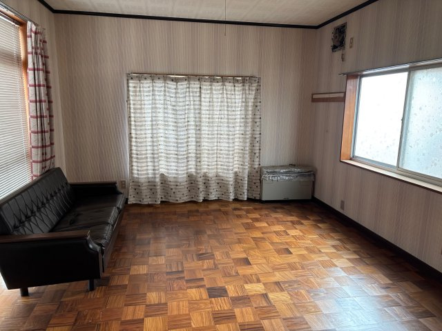 見附市緑町　中古戸建【商談中】の玄関