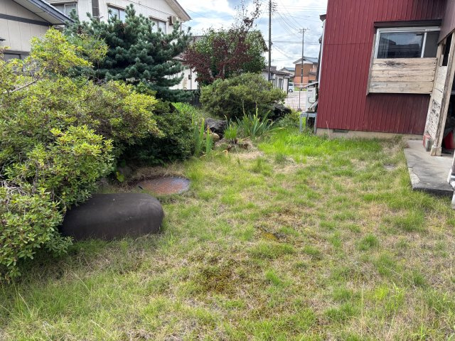 見附市緑町　中古戸建の庭